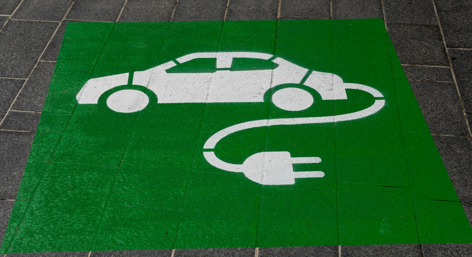 The World’s Fastest Electric Cars: Speeding Into the Future of EVs